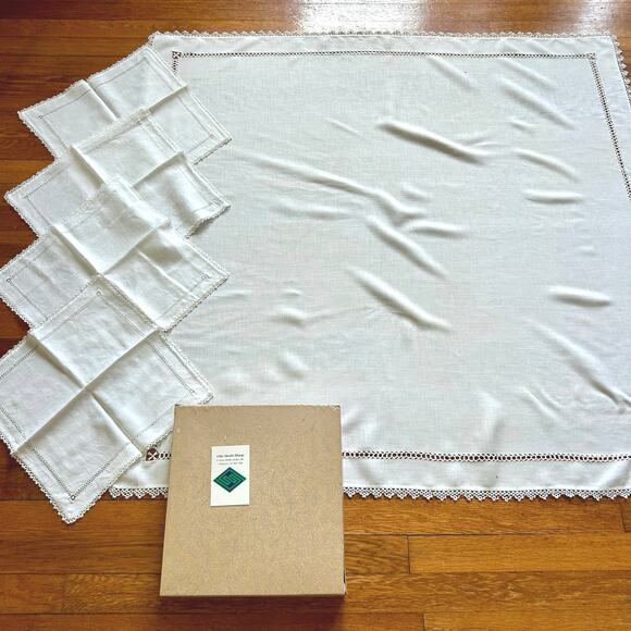 Vintage Irish Linen Tablecloth & Napkins with Crochet Lace Border - Picture 1 of 16